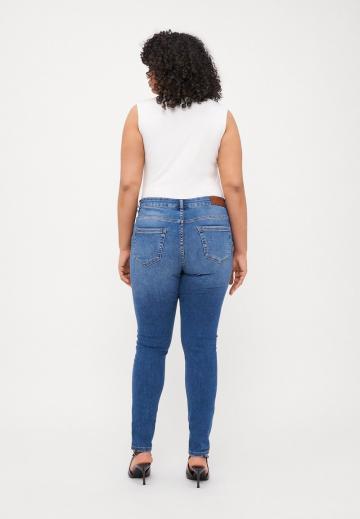 Узкие джинсы