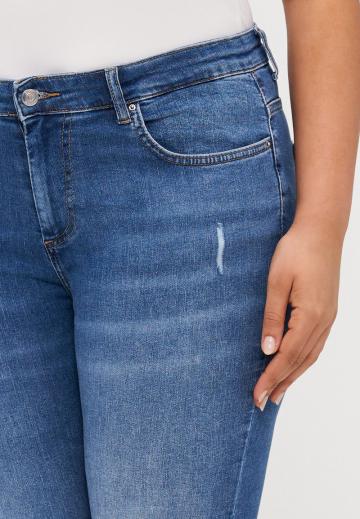 Узкие джинсы