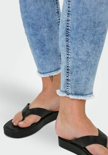 Короткие джинсы