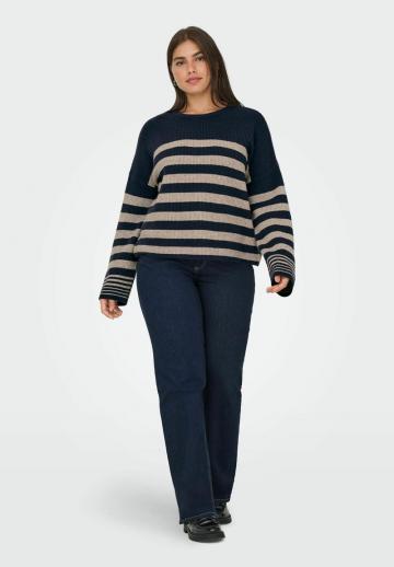 Пуловер в полоску