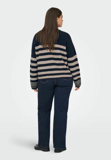 Пуловер в полоску