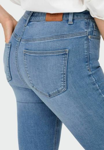 Узкие джинсы