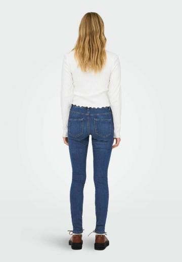 Узкие джинсы