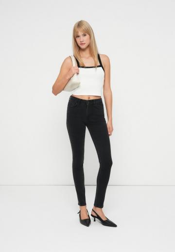 Узкие джинсы