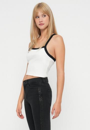 Узкие джинсы