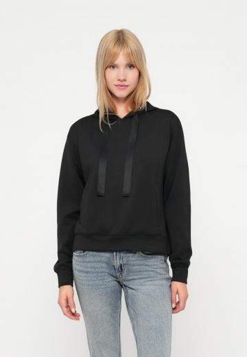 Пуловер с капюшоном