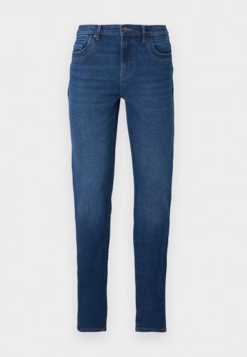 Узкие джинсы