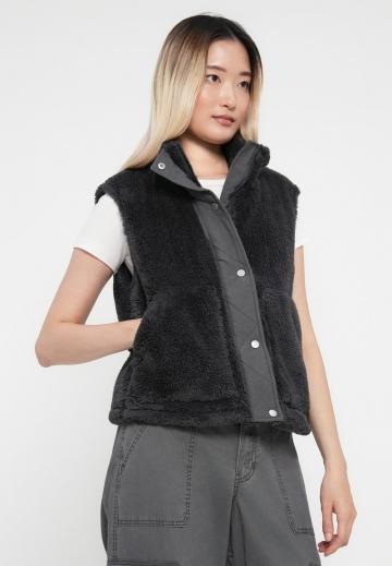 Пуховой жилет