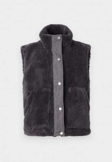 Пуховой жилет