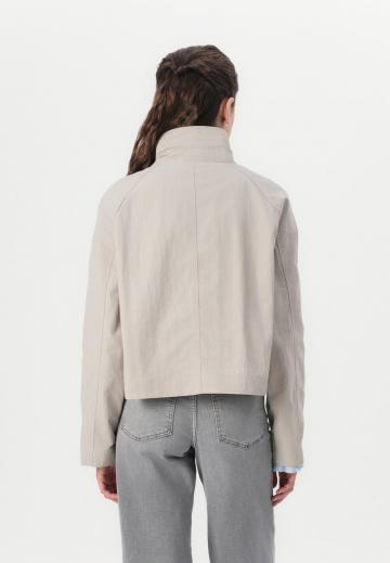 Куртка с накладнымит карманами