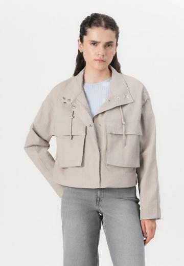 Куртка с накладнымит карманами