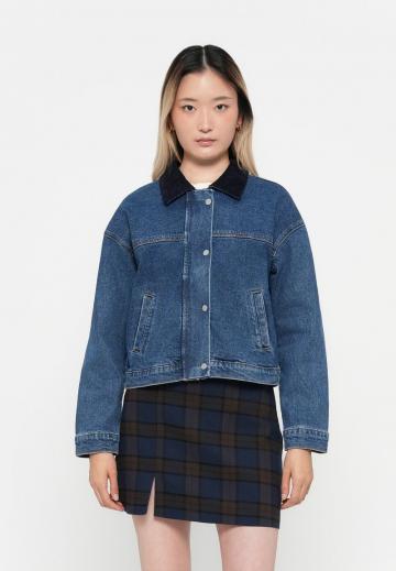 Джинсовая куртка