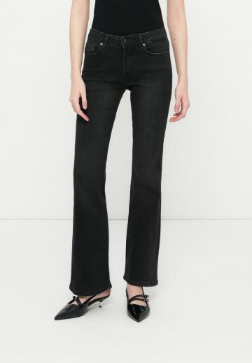 Клешеные джинсы