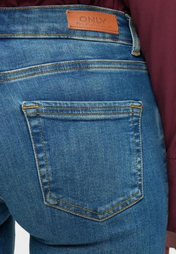 Клешеные джинсы