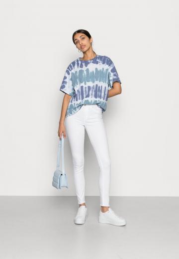 Узкие джинсы