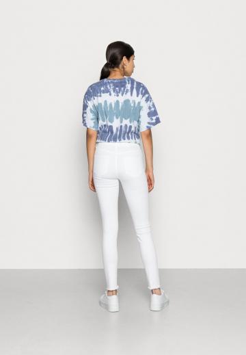 Узкие джинсы