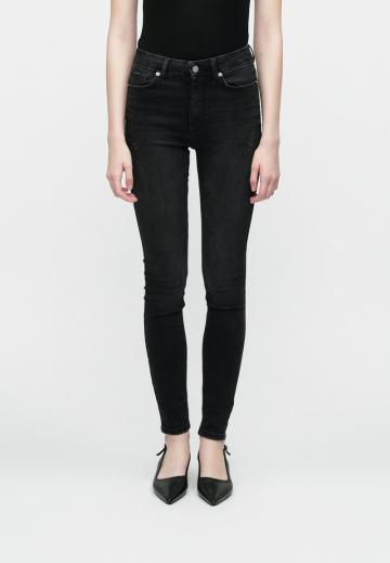Узкие джинсы