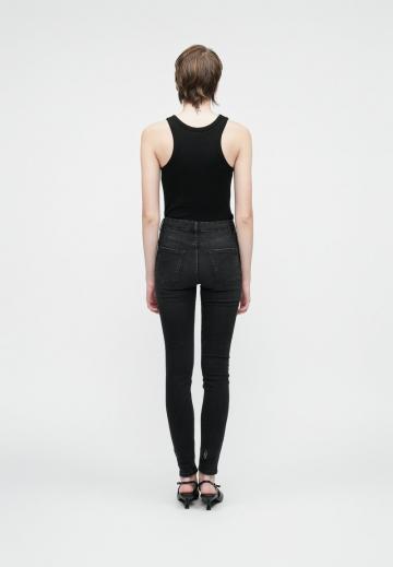 Узкие джинсы