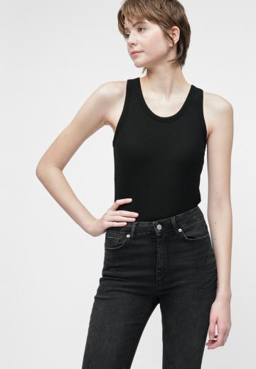 Узкие джинсы