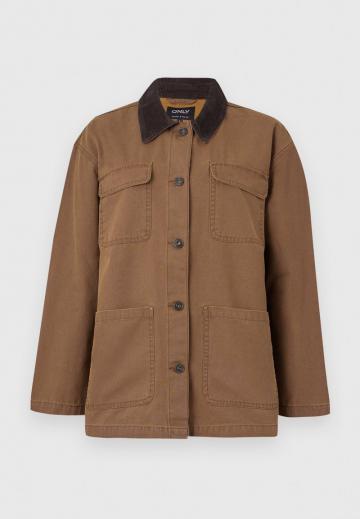 Куртка с накладнымит карманами