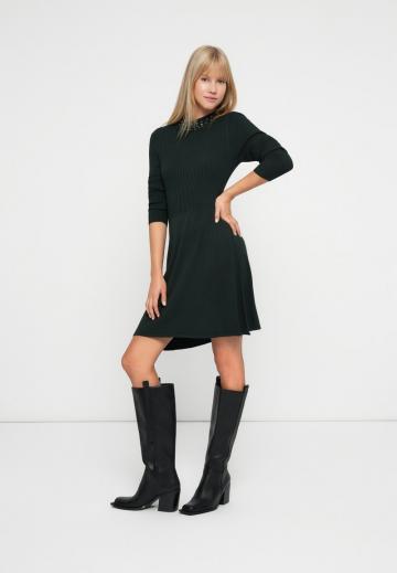 Вязаное платье