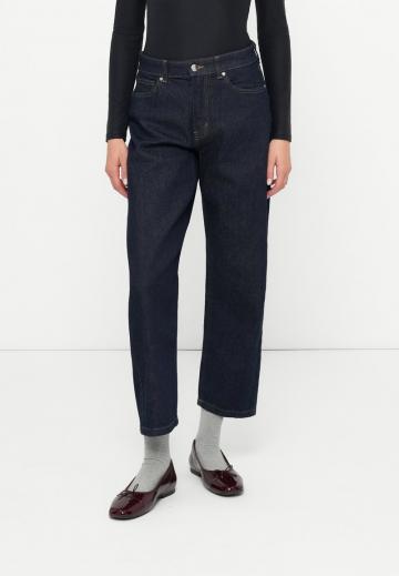 Короткие джинсы