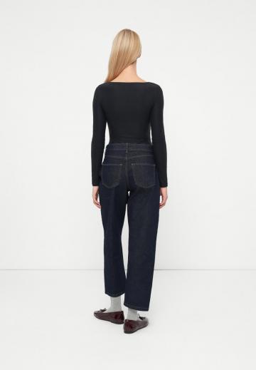 Короткие джинсы