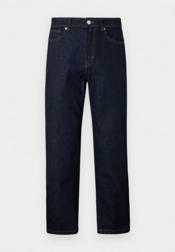 Короткие джинсы