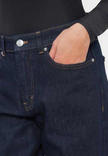 Короткие джинсы