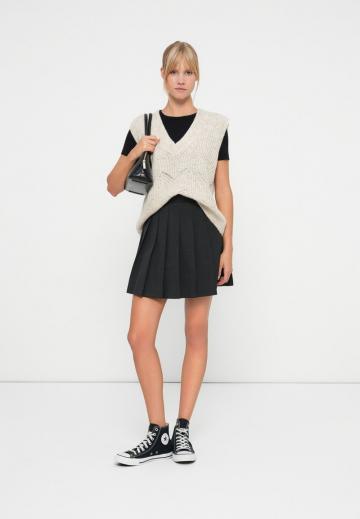 Пуловер без рукавов