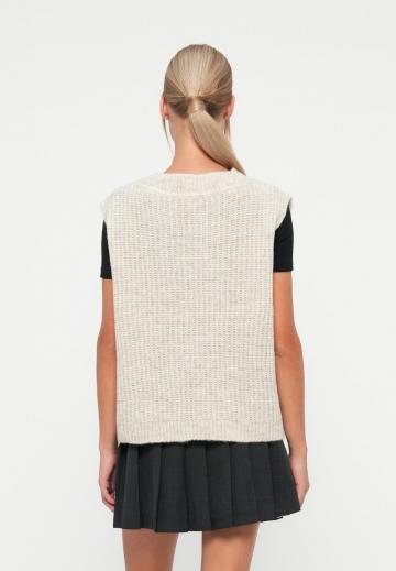 Пуловер без рукавов