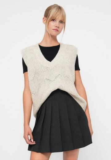 Пуловер без рукавов