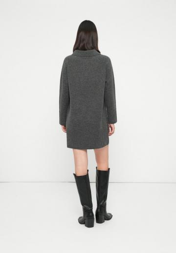 Вязаное платье