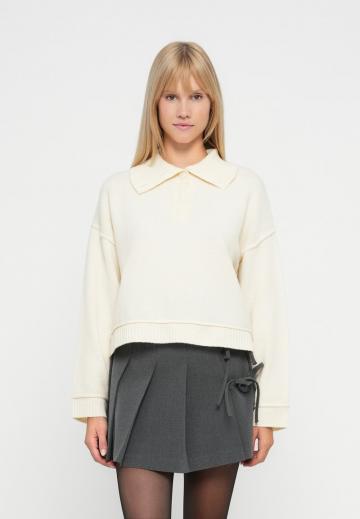 Пуловер с воротником поло