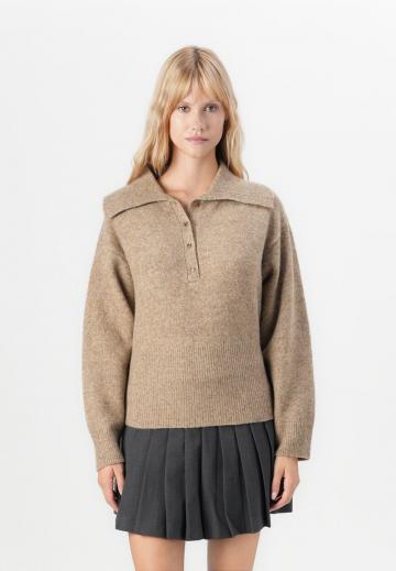 Пуловер с воротником поло