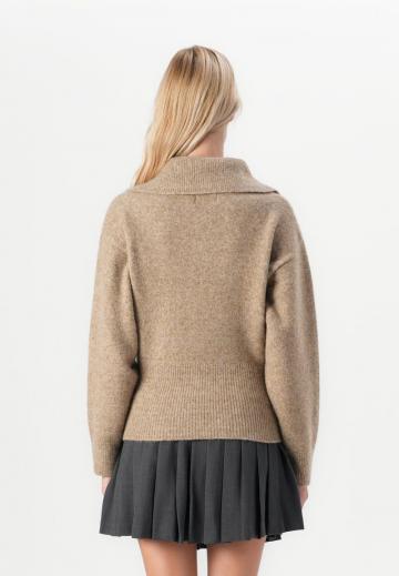 Пуловер с воротником поло