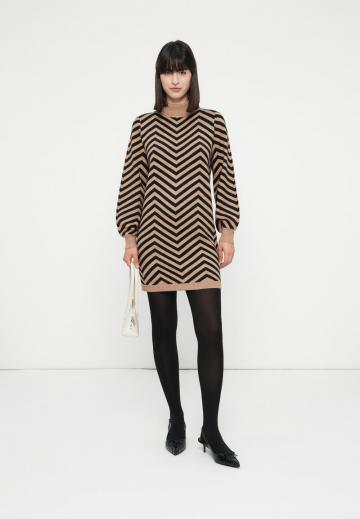 Вязаное платье