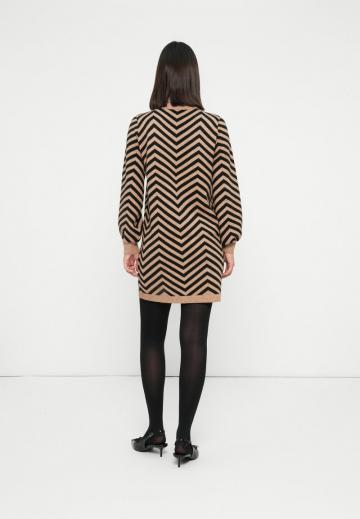 Вязаное платье