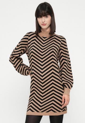 Вязаное платье