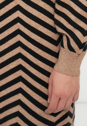 Вязаное платье