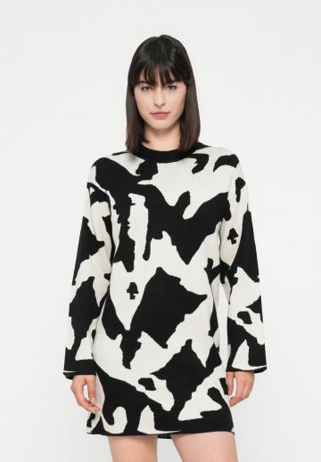 Вязаное платье