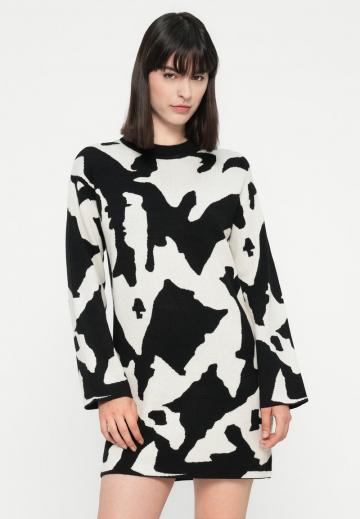 Вязаное платье