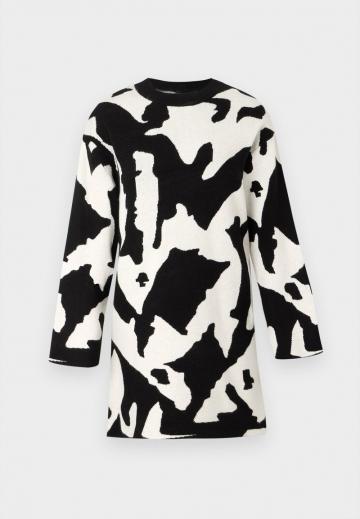 Вязаное платье