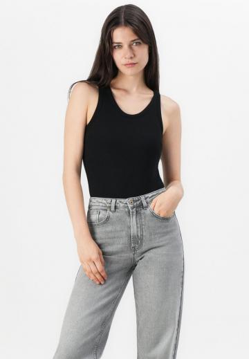 Прямые джинсы