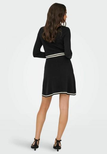 Вязаное платье