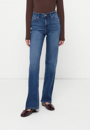 Прямые джинсы