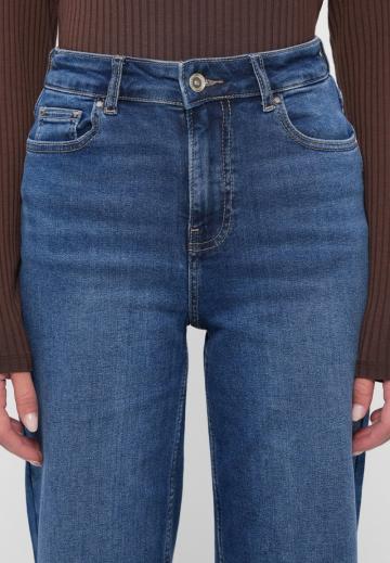 Прямые джинсы