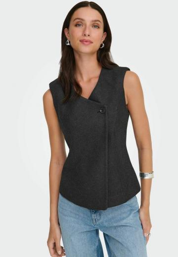 Джинсовая жилетка