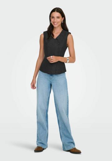 Джинсовая жилетка