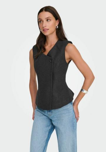 Джинсовая жилетка